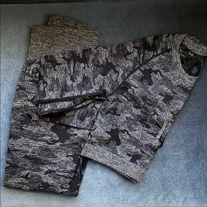 Cute black and grey camo Gymshark workout outfit.